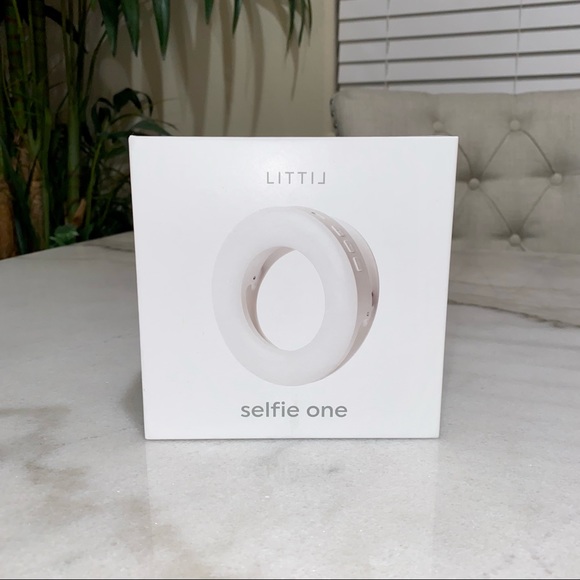 Littil Selfie One Rechargeable Ring Light Clip-On for iPhone, Laptop, Etc. - Picture 2 of 16